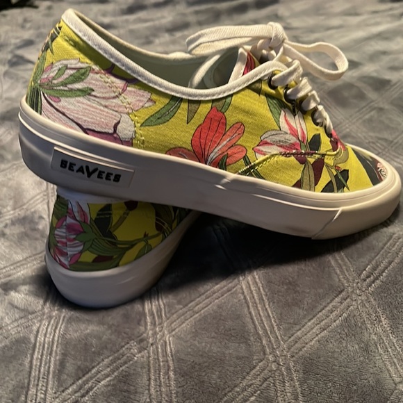 Trina Turk for JCrew - SeAVees - Sneakers Sz. 9; EUC - Picture 4 of 5